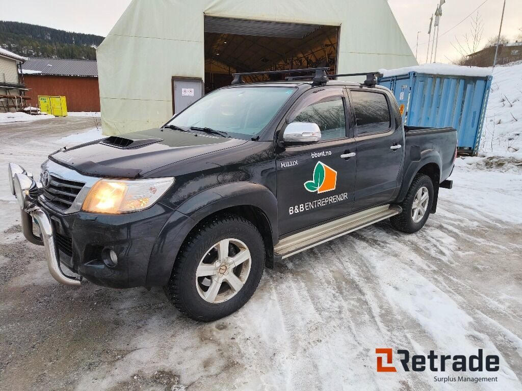 TOYOTA Hilux 4WD - Autó: 1 kép. TOYOTA Hilux 4WD - Autó: 1 kép.