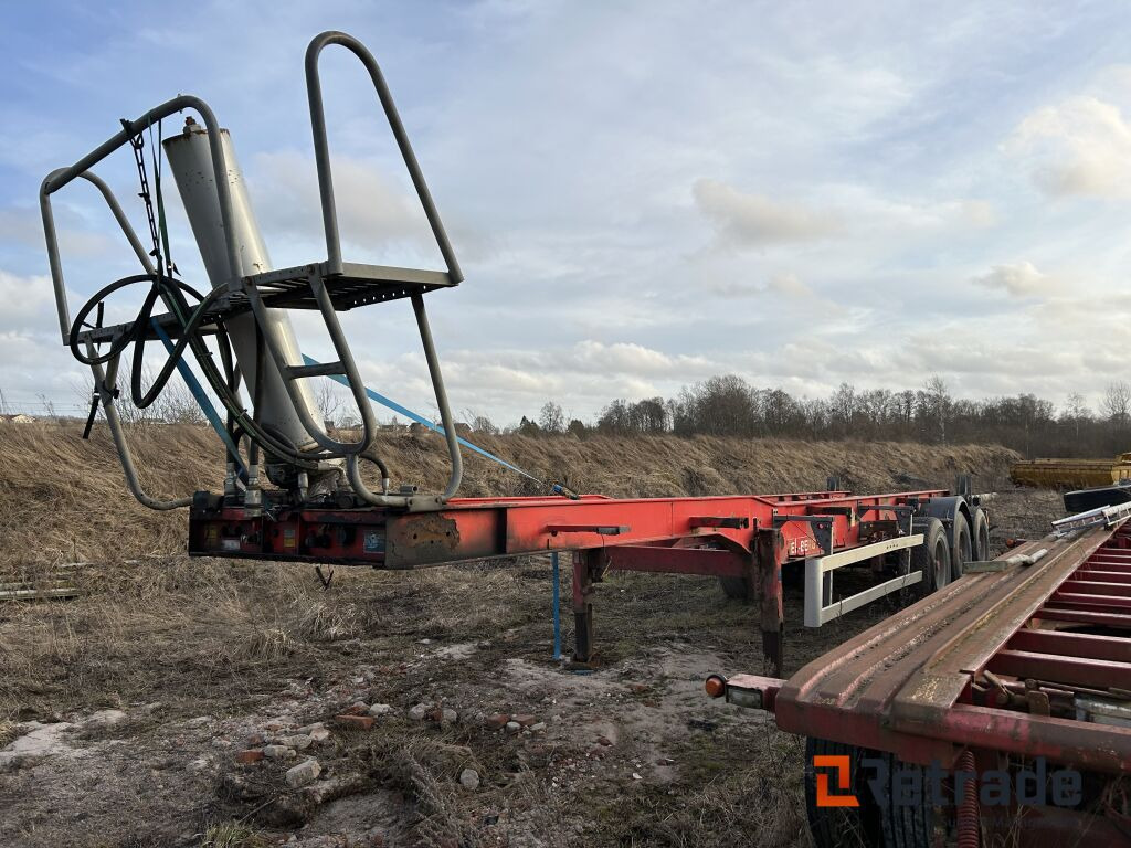 Tipptrailer chassi KELBERG T 350 - Félpótkocsi billenőplatós: 1 kép. Tipptrailer chassi KELBERG T 350 - Félpótkocsi billenőplatós: 1 kép.