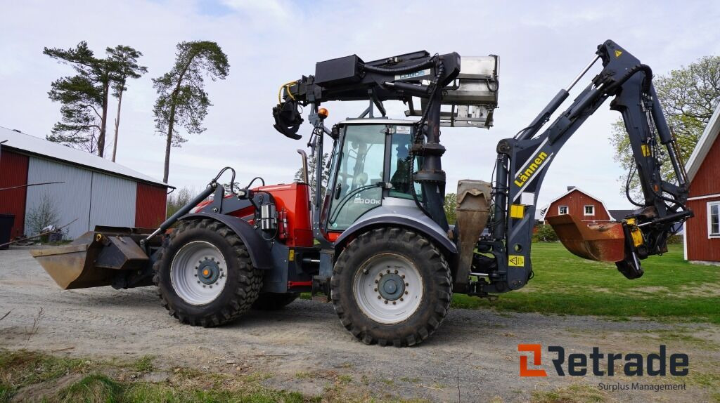 Traktorgrävare Lännen 8800 K Loggoslift - Kotrórakodó: 1 kép. Traktorgrävare Lännen 8800 K Loggoslift - Kotrórakodó: 1 kép.