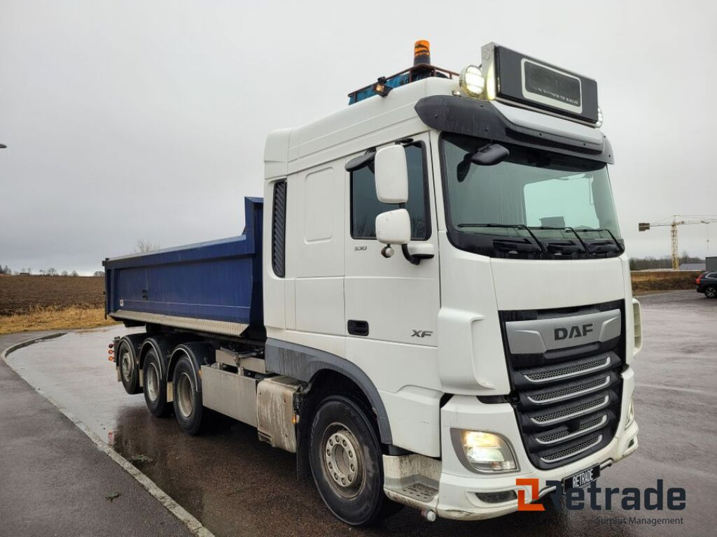 Tridem lastväxlare med flak Daf XF530 FAW Euro 6, låga mil -2022 - Billenőplatós teherautó: 3 kép. Tridem lastväxlare med flak Daf XF530 FAW Euro 6, låga mil -2022 - Billenőplatós teherautó: 3 kép.