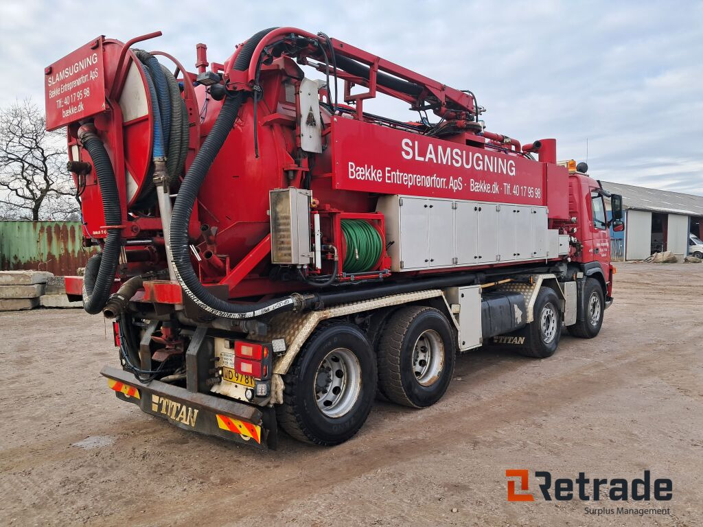 Volvo FM 400 8x2 med wirehejs og Hvidtved Larsen slamsuger - Szippantós autó: 4 kép. Volvo FM 400 8x2 med wirehejs og Hvidtved Larsen slamsuger - Szippantós autó: 4 kép.