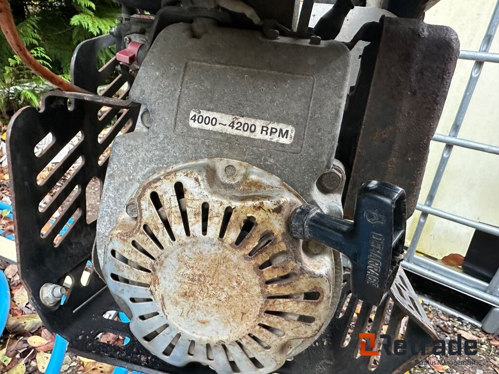 Wacker neuson BS50-4 jordlopper - Döngölőgép: 5 kép. Wacker neuson BS50-4 jordlopper - Döngölőgép: 5 kép.