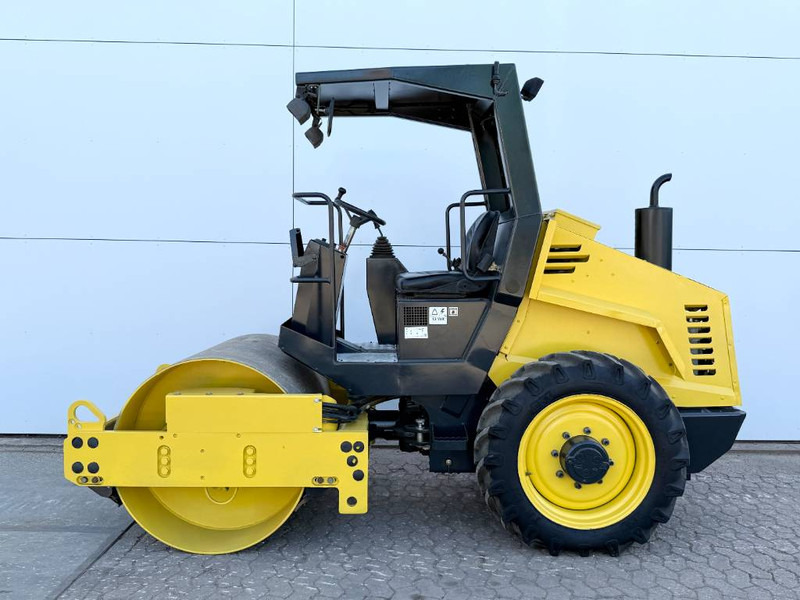 Bomag BW124DH-3 - Dutch Machine / Only 2104 Hours! - Henger: 1 kép. Bomag BW124DH-3 - Dutch Machine / Only 2104 Hours! - Henger: 1 kép.