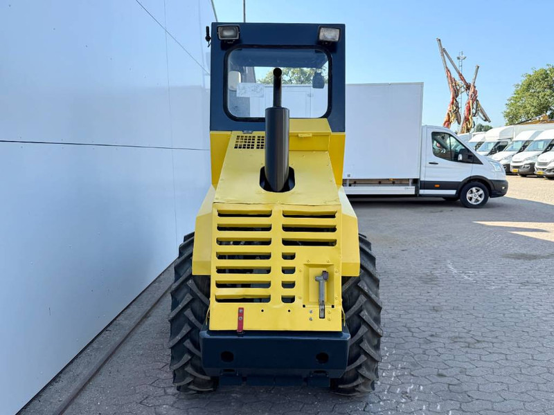 Bomag BW124DH-3 - Dutch Machine / Only 2104 Hours! - Henger: 4 kép. Bomag BW124DH-3 - Dutch Machine / Only 2104 Hours! - Henger: 4 kép.