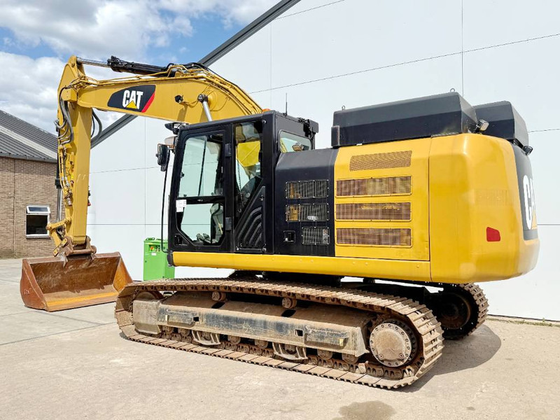 Cat 323FL Z-Line Full Electric - 300kWh Capacity - Lánctalpas kotró: 3 kép. Cat 323FL Z-Line Full Electric - 300kWh Capacity - Lánctalpas kotró: 3 kép.