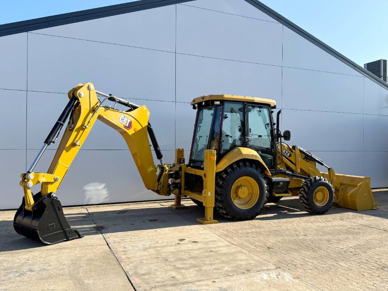 Cat 424 4WD - Hammer Lines / Airco - Kotrórakodó: 3 kép. Cat 424 4WD - Hammer Lines / Airco - Kotrórakodó: 3 kép.