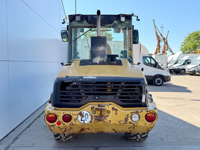 Cat 906H - Auto Greasing / Quick Coupler - Gumikerekes homlokrakodó: 4 kép. Cat 906H - Auto Greasing / Quick Coupler - Gumikerekes homlokrakodó: 4 kép.