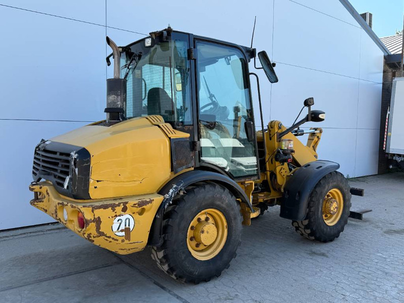 Cat 906H - Automatic Greasing / Quick Coupler - Gumikerekes homlokrakodó: 5 kép. Cat 906H - Automatic Greasing / Quick Coupler - Gumikerekes homlokrakodó: 5 kép.