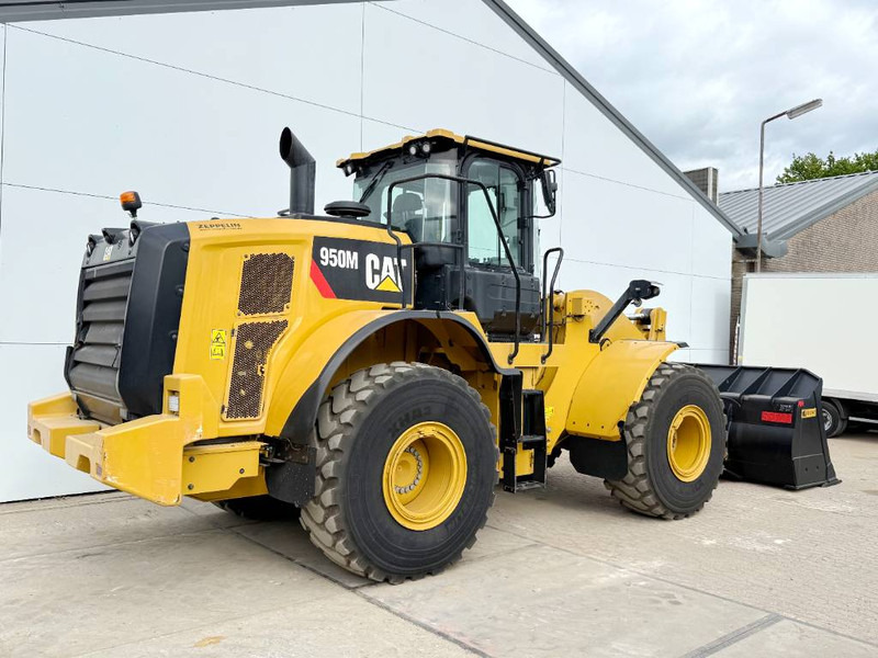 Cat 950M - German Machine / Auto Greasing - Gumikerekes homlokrakodó: 5 kép. Cat 950M - German Machine / Auto Greasing - Gumikerekes homlokrakodó: 5 kép.