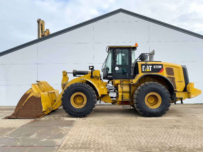 Cat 972M - German Machine / Automatic Greasing - Gumikerekes homlokrakodó: 1 kép. Cat 972M - German Machine / Automatic Greasing - Gumikerekes homlokrakodó: 1 kép.