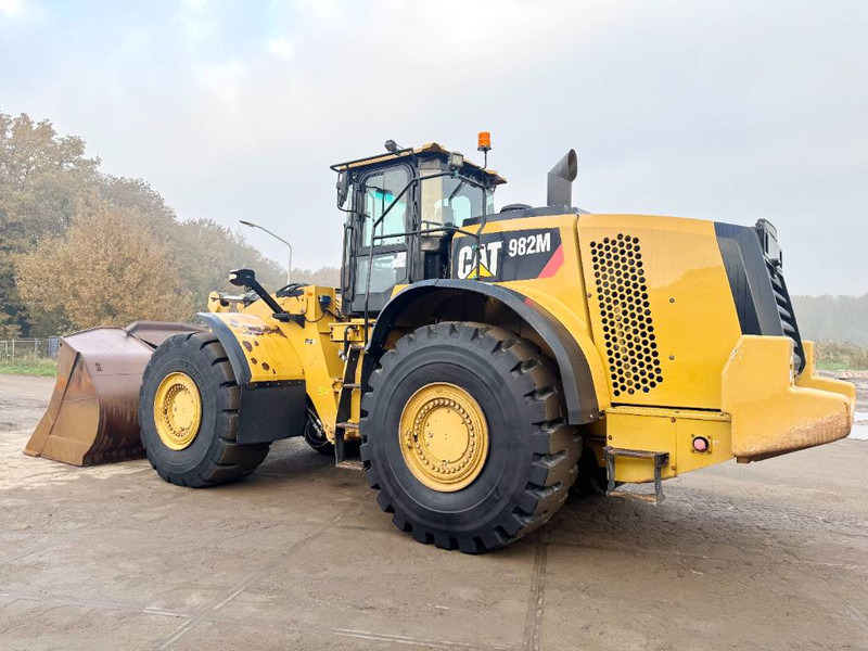 Cat 982M - Weighing System / Central Greasing - Gumikerekes homlokrakodó: 3 kép. Cat 982M - Weighing System / Central Greasing - Gumikerekes homlokrakodó: 3 kép.