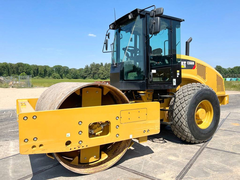 Cat CS66B Excellent Condition / Low Hours / CE - Henger: 2 kép. Cat CS66B Excellent Condition / Low Hours / CE - Henger: 2 kép.