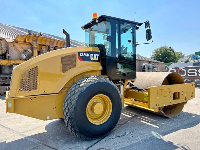 Cat CS66B - Excellent Condition / Low Hours / CE - Henger: 5 kép. Cat CS66B - Excellent Condition / Low Hours / CE - Henger: 5 kép.
