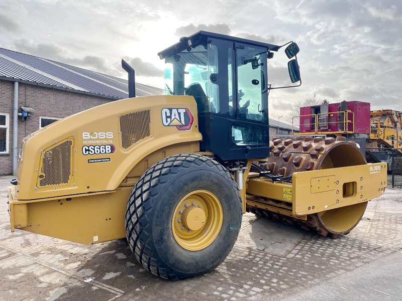 Cat CS66B - Excellent Condition / Low Hours / CE - Henger: 5 kép. Cat CS66B - Excellent Condition / Low Hours / CE - Henger: 5 kép.