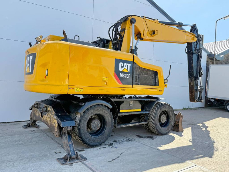 Cat M320F - Dutch Machine / Triple Boom / Auto Lube - Gumikerekes kotró: 5 kép. Cat M320F - Dutch Machine / Triple Boom / Auto Lube - Gumikerekes kotró: 5 kép.
