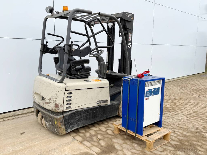 Crown SC4240-1.6 - Duplex / Side Shift / Dutch Machine - Elektromos targonca: 5 kép. Crown SC4240-1.6 - Duplex / Side Shift / Dutch Machine - Elektromos targonca: 5 kép.