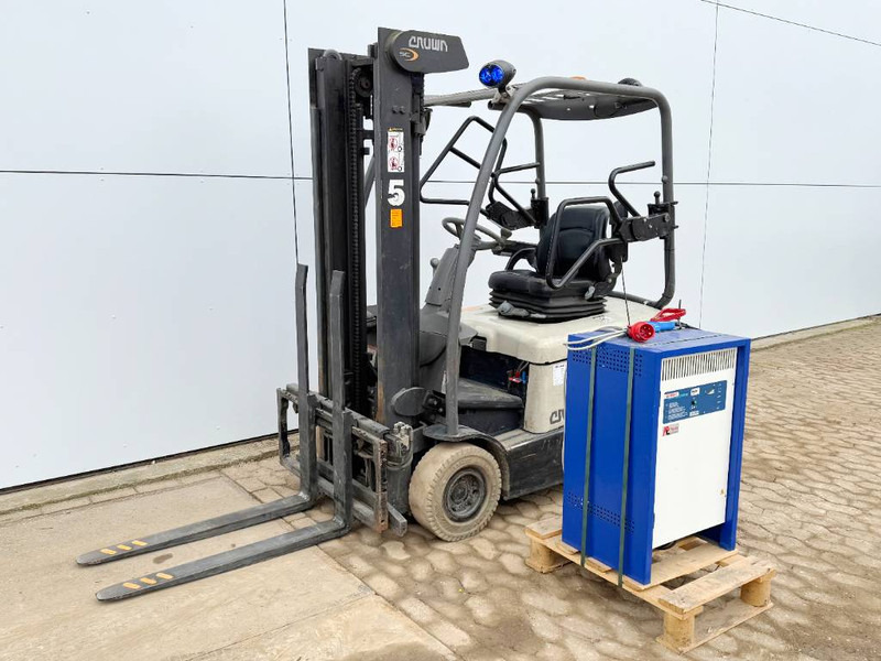 Crown SC4240-1.6 - Duplex / Side Shift / Dutch Machine - Elektromos targonca: 1 kép. Crown SC4240-1.6 - Duplex / Side Shift / Dutch Machine - Elektromos targonca: 1 kép.