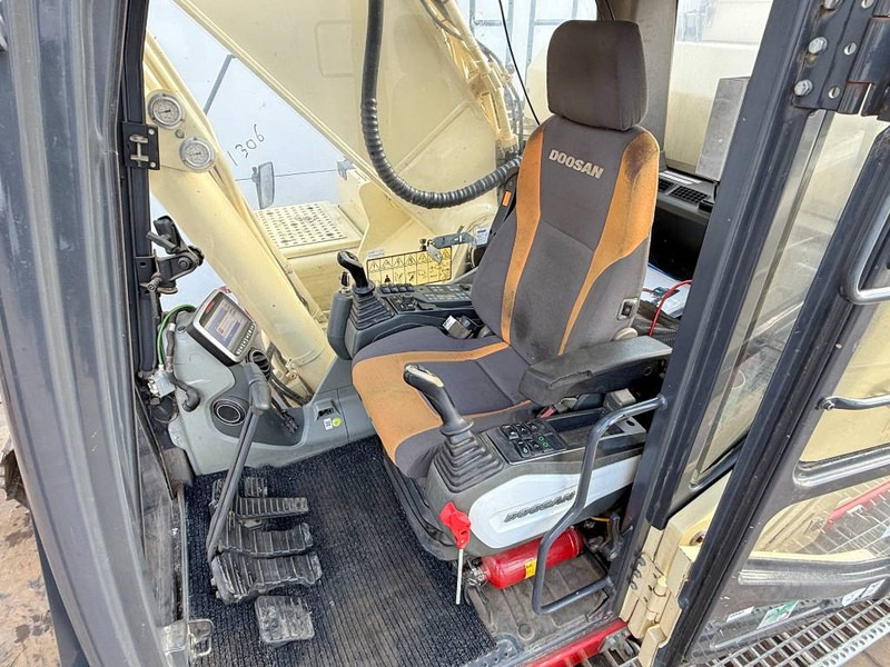 Lánctalpas kotró Doosan DX300LC-5 Hybrid - Bom Proof Cabin / Top Condition: 8 kép.