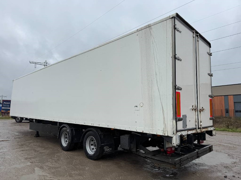 Fruehauf ONCRK 32-220 A - Taillift / Forced Steering - Félpótkocsi dobozos: 2 kép. Fruehauf ONCRK 32-220 A - Taillift / Forced Steering - Félpótkocsi dobozos: 2 kép.