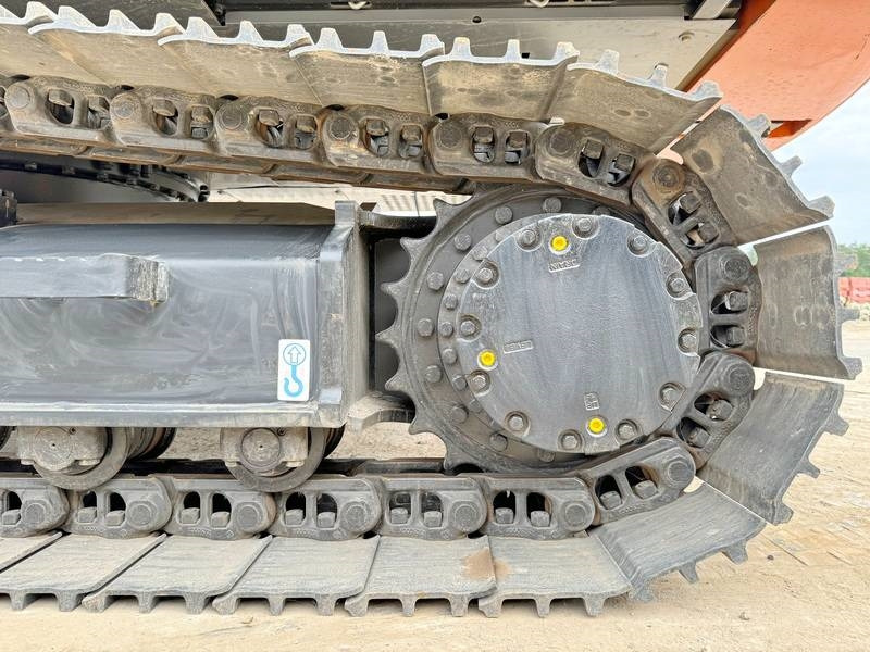 Új Lánctalpas kotró Hitachi ZX220LC-5G / 2025 ULTRA MODEL / ISUZU ENGINE: 14 kép.