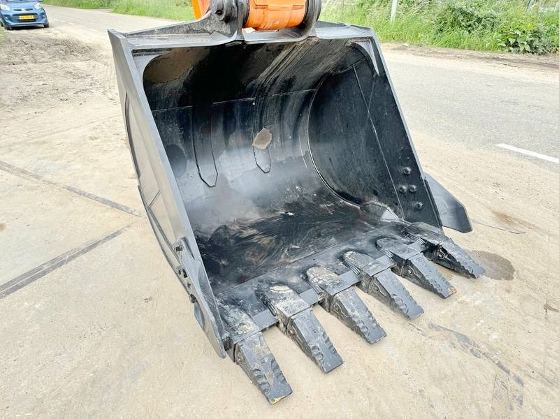 Új Lánctalpas kotró Hitachi ZX220LC-5G / 2025 ULTRA MODEL / ISUZU ENGINE: 12 kép.