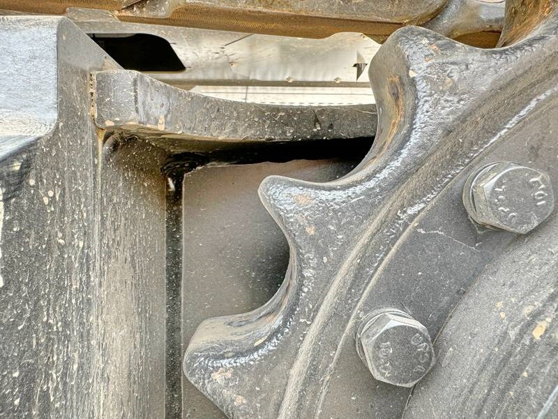 Új Lánctalpas kotró Hitachi ZX220LC-5G / 2025 ULTRA MODEL / ISUZU ENGINE: 15 kép.