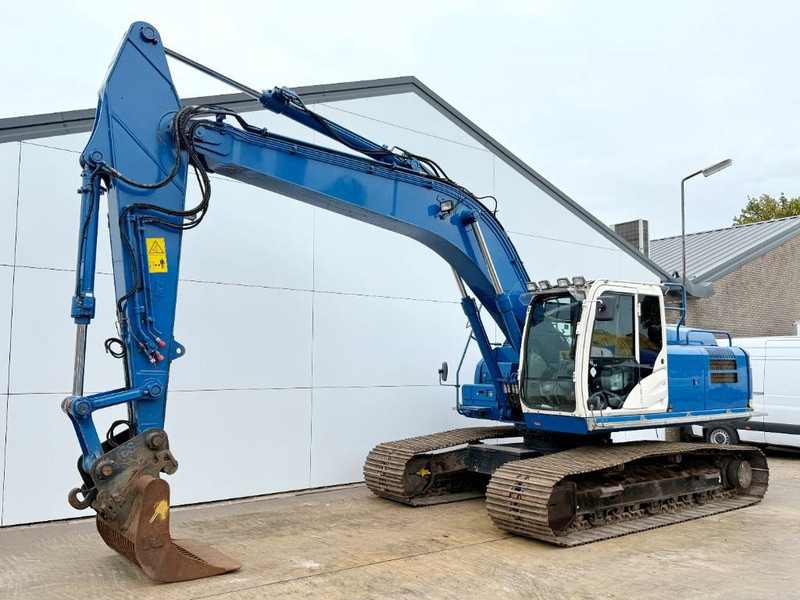 Hitachi ZX250LC-6 - Hammer Lines / Isuzu Engine - Lánctalpas kotró: 2 kép. Hitachi ZX250LC-6 - Hammer Lines / Isuzu Engine - Lánctalpas kotró: 2 kép.