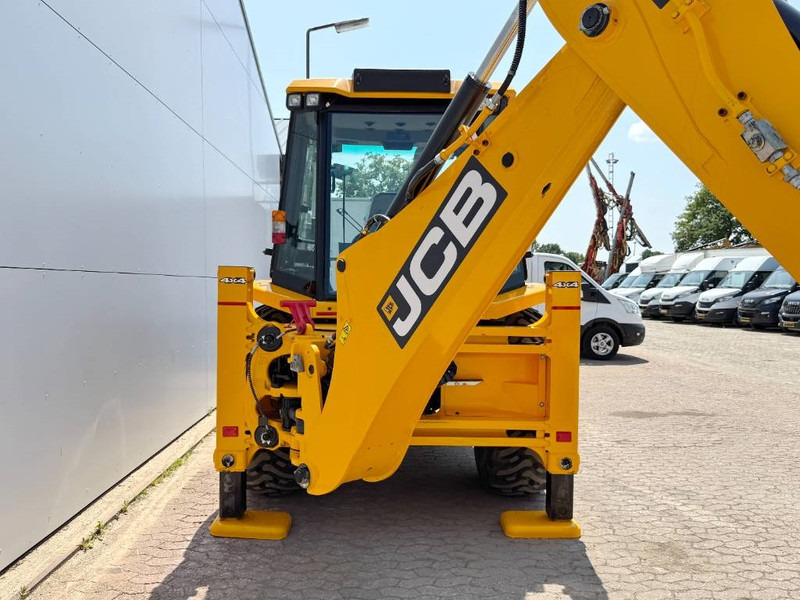 JCB 3DX / 3CX Plus 4WD - New / Unused/ Hammer Lines AC - Kotrórakodó: 3 kép. JCB 3DX / 3CX Plus 4WD - New / Unused/ Hammer Lines AC - Kotrórakodó: 3 kép.