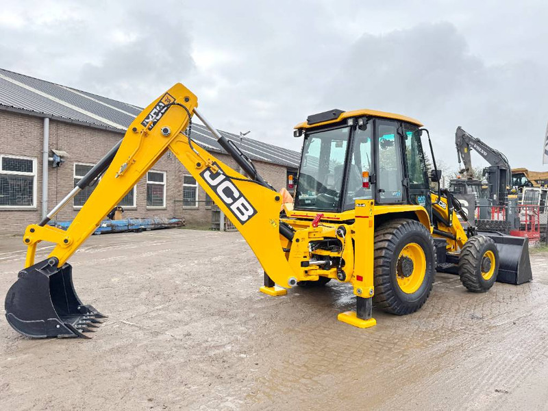 JCB 3DX / 3CX Plus 4WD - New / Unused / Hammer Lines - Kotrórakodó: 3 kép. JCB 3DX / 3CX Plus 4WD - New / Unused / Hammer Lines - Kotrórakodó: 3 kép.