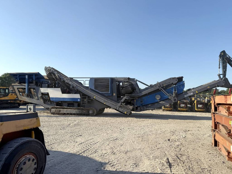 Kleemann MR130ZS EVO K024 Impact Crusher - Dutch Machine! - Mobil törőgép: 2 kép. Kleemann MR130ZS EVO K024 Impact Crusher - Dutch Machine! - Mobil törőgép: 2 kép.