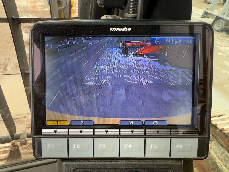 Lánctalpas kotró Komatsu PC490LC-10 UHD - 29m Demolition / Oilquick: 8 kép.