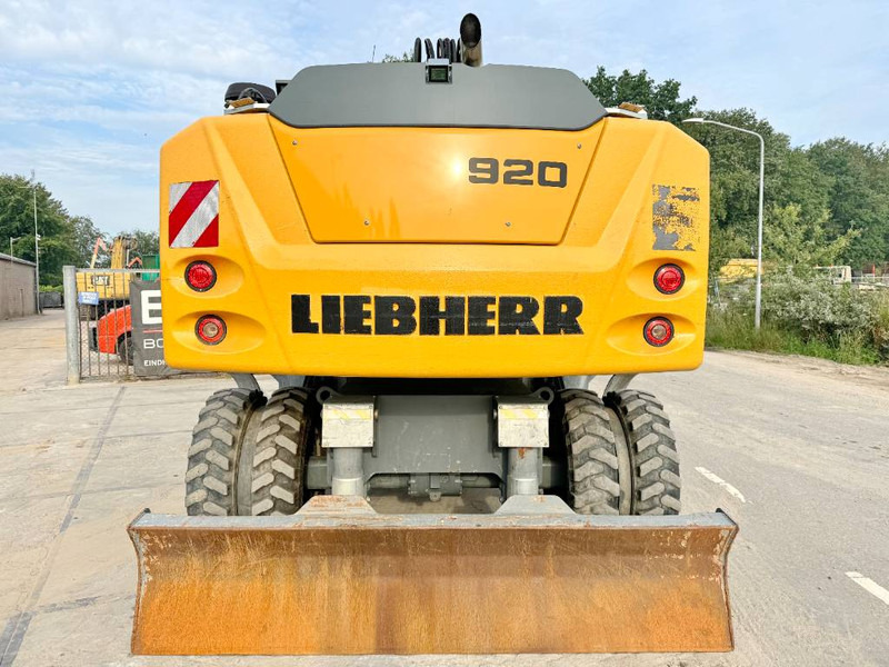 Liebherr A920 EW Litronic - Likufix - Gumikerekes kotró: 4 kép. Liebherr A920 EW Litronic - Likufix - Gumikerekes kotró: 4 kép.