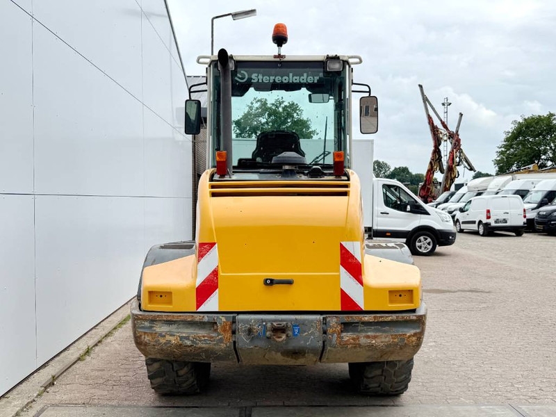 Liebherr L509 - German Machine / Automatic Greasing - Gumikerekes homlokrakodó: 4 kép. Liebherr L509 - German Machine / Automatic Greasing - Gumikerekes homlokrakodó: 4 kép.