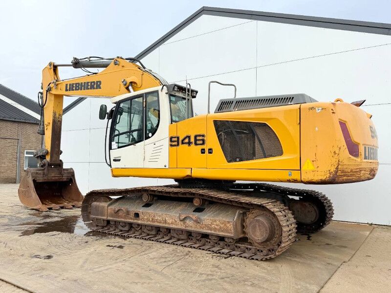 Liebherr R946LC - Automatic Greasing / Rear + Side Camera - Lánctalpas kotró: 3 kép. Liebherr R946LC - Automatic Greasing / Rear + Side Camera - Lánctalpas kotró: 3 kép.