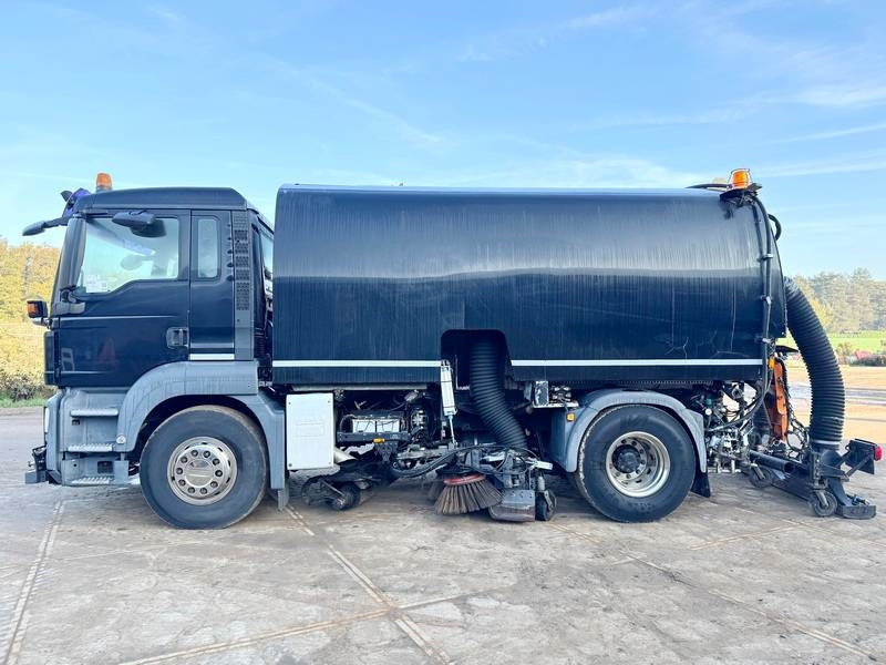 MAN MAN TGS18.320 - Dutch Sweeper Truck / Kehrwagen - Utcaseprő gép: 2 kép. MAN MAN TGS18.320 - Dutch Sweeper Truck / Kehrwagen - Utcaseprő gép: 2 kép.