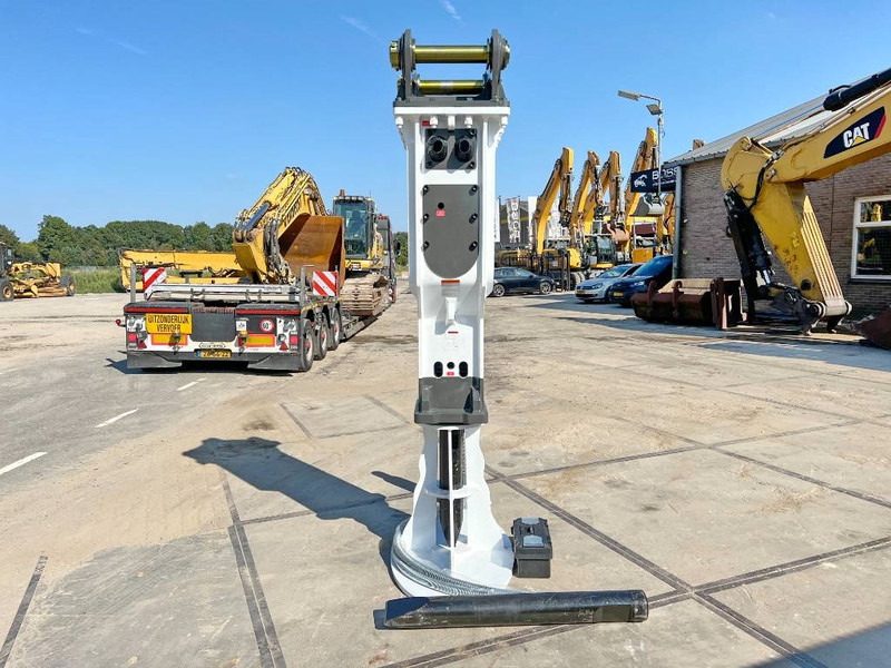 Maxx 2000 hammer / 18-26 ton /hydraulic breaker / - Hidraulikus törőfej - Építőipari gépek: 5 kép. Maxx 2000 hammer / 18-26 ton /hydraulic breaker / - Hidraulikus törőfej - Építőipari gépek: 5 kép.