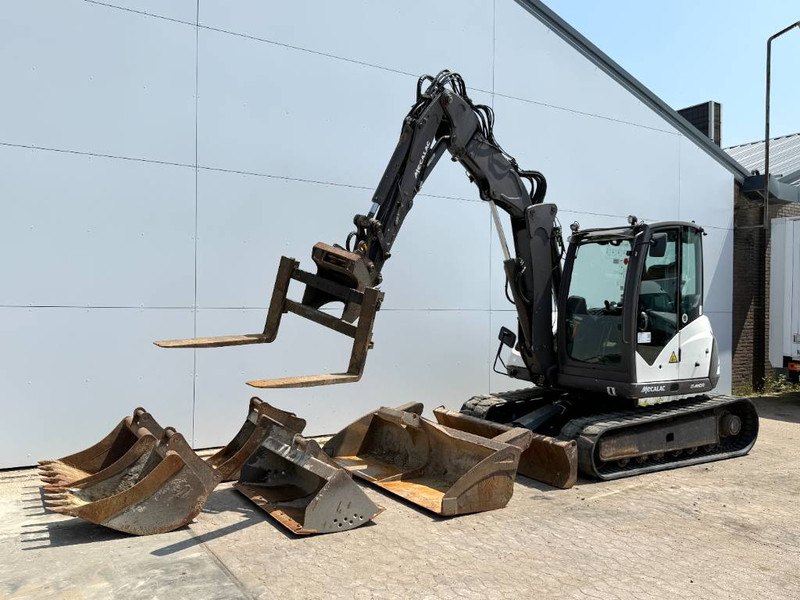 Mecalac 8MCR - 6 Attachments Included! Auto Greasing - Minikotró: 2 kép. Mecalac 8MCR - 6 Attachments Included! Auto Greasing - Minikotró: 2 kép.