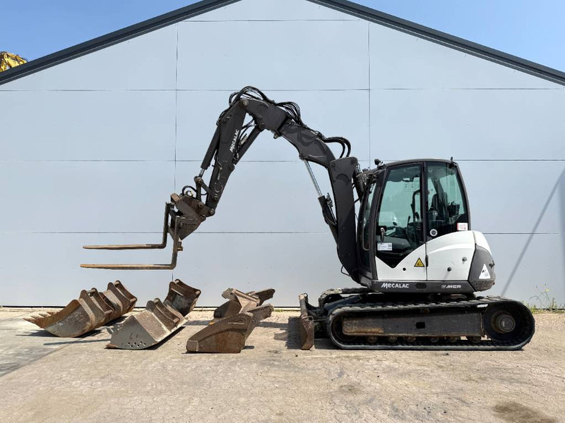 Mecalac 8MCR - 6 Attachments Included! Auto Greasing - Minikotró: 1 kép. Mecalac 8MCR - 6 Attachments Included! Auto Greasing - Minikotró: 1 kép.