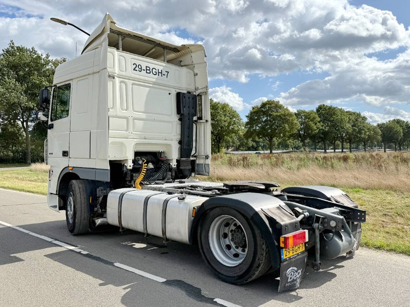 DAF XF105.460 - Automatic / Airco / Cruise Control - Nyergesvontató: 2 kép. DAF XF105.460 - Automatic / Airco / Cruise Control - Nyergesvontató: 2 kép.