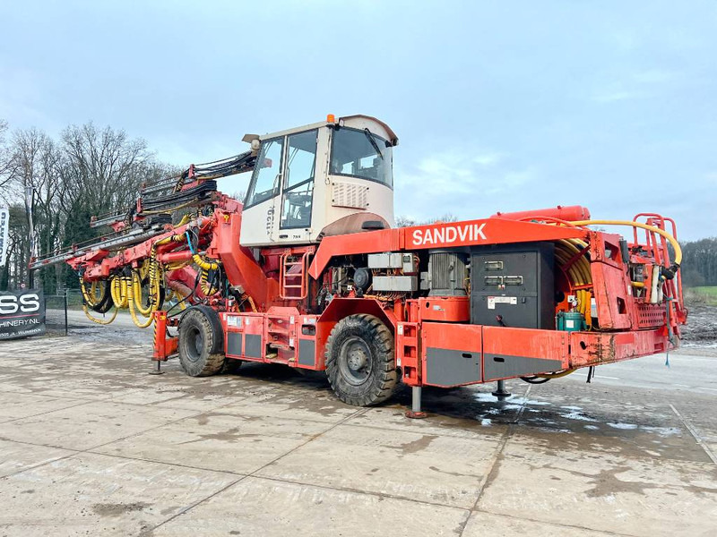 Sandvik DT1130i Drill Rig - Bohrmaschine / Top Condition - Fúrógép: 2 kép. Sandvik DT1130i Drill Rig - Bohrmaschine / Top Condition - Fúrógép: 2 kép.
