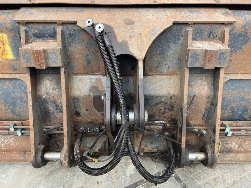 Kanál - Építőipari gépek Verachtert High Lift Bucket - CAT 966 / 972: 6 kép.