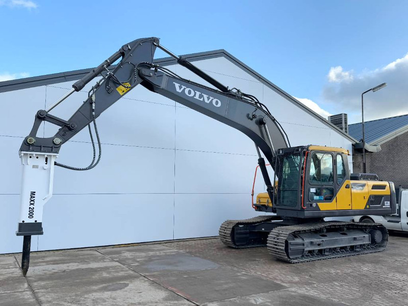 Volvo EC220DB + Maxx 2000 Hammer - New / Unused / 2024 - Lánctalpas kotró: 2 kép. Volvo EC220DB + Maxx 2000 Hammer - New / Unused / 2024 - Lánctalpas kotró: 2 kép.