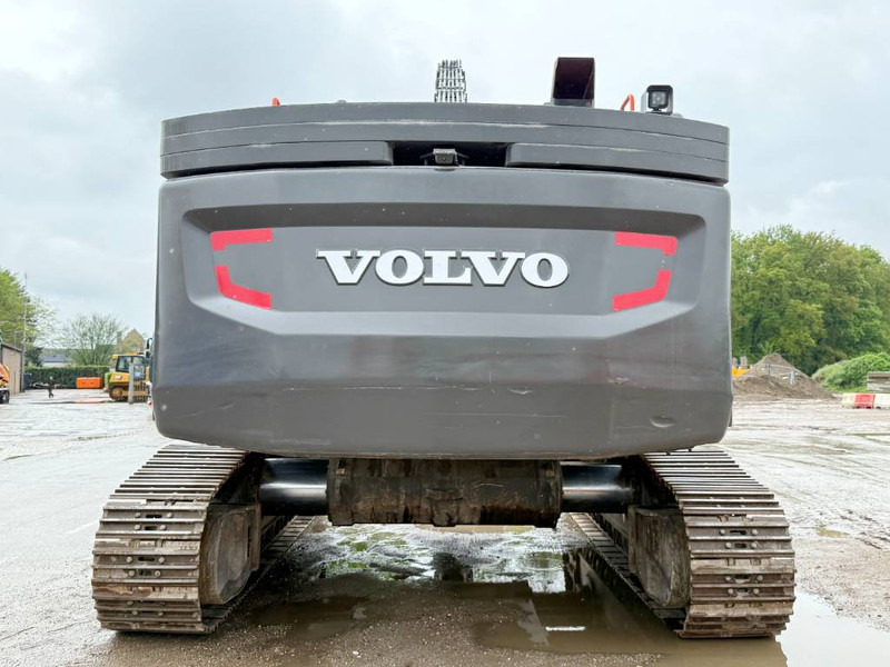 Volvo EC380EHR UHD - 24m / Hydr Undercarriage / Oilquick - Lánctalpas kotró: 3 kép. Volvo EC380EHR UHD - 24m / Hydr Undercarriage / Oilquick - Lánctalpas kotró: 3 kép.