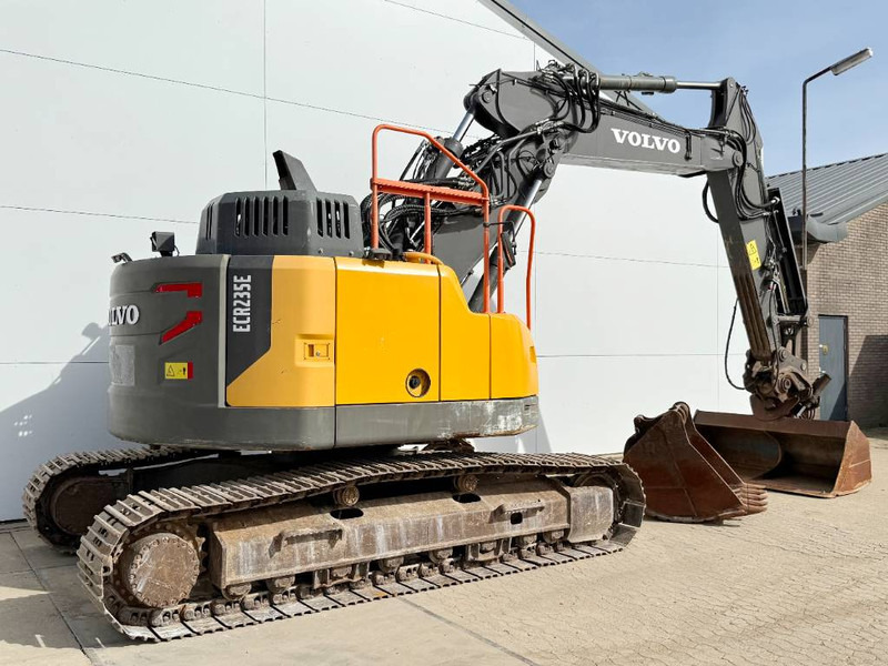 Volvo ECR235EL - Triple Boom / 2 Buckets Included - Lánctalpas kotró: 5 kép. Volvo ECR235EL - Triple Boom / 2 Buckets Included - Lánctalpas kotró: 5 kép.