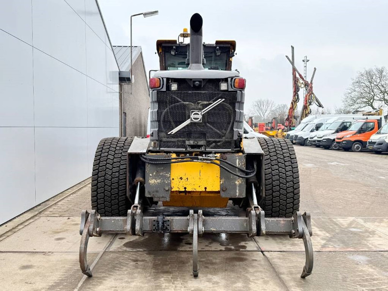 Volvo G970 - 4.88m Blade / 3 Tine Ripper / EPA - Gréder: 3 kép. Volvo G970 - 4.88m Blade / 3 Tine Ripper / EPA - Gréder: 3 kép.