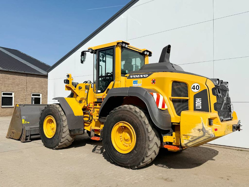 Volvo L110H - German Machine / High-tip Bucket / 3rd Fun - Gumikerekes homlokrakodó: 4 kép. Volvo L110H - German Machine / High-tip Bucket / 3rd Fun - Gumikerekes homlokrakodó: 4 kép.