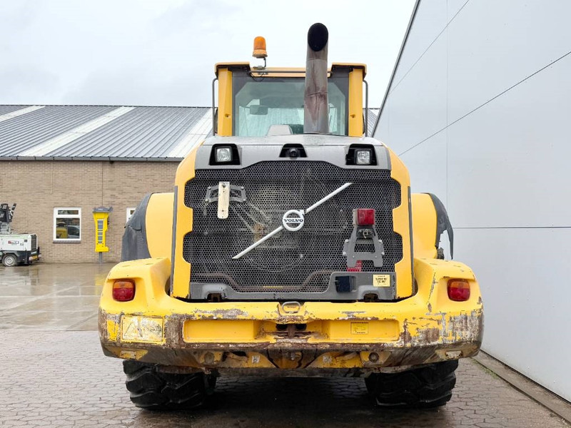 Volvo L120G - 3rd Function / Quick Coupler / Auto Lube - Gumikerekes homlokrakodó: 4 kép. Volvo L120G - 3rd Function / Quick Coupler / Auto Lube - Gumikerekes homlokrakodó: 4 kép.