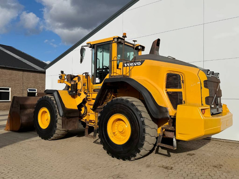 Volvo L180H - 3rd Function / Weight System - Gumikerekes homlokrakodó: 4 kép. Volvo L180H - 3rd Function / Weight System - Gumikerekes homlokrakodó: 4 kép.