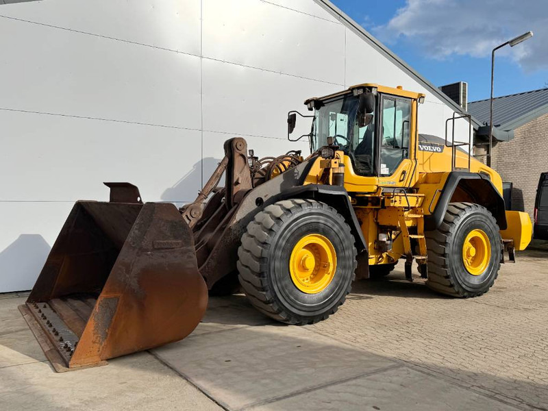Volvo L180H - 3rd Function / Weight System - Gumikerekes homlokrakodó: 3 kép. Volvo L180H - 3rd Function / Weight System - Gumikerekes homlokrakodó: 3 kép.