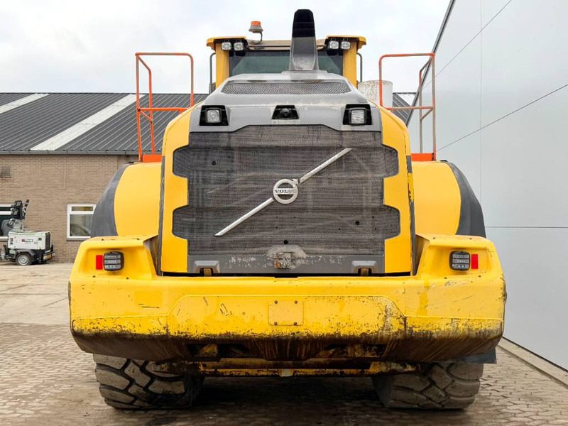 Volvo L220H - CDC Steering / Dutch Machine - Gumikerekes homlokrakodó: 4 kép. Volvo L220H - CDC Steering / Dutch Machine - Gumikerekes homlokrakodó: 4 kép.